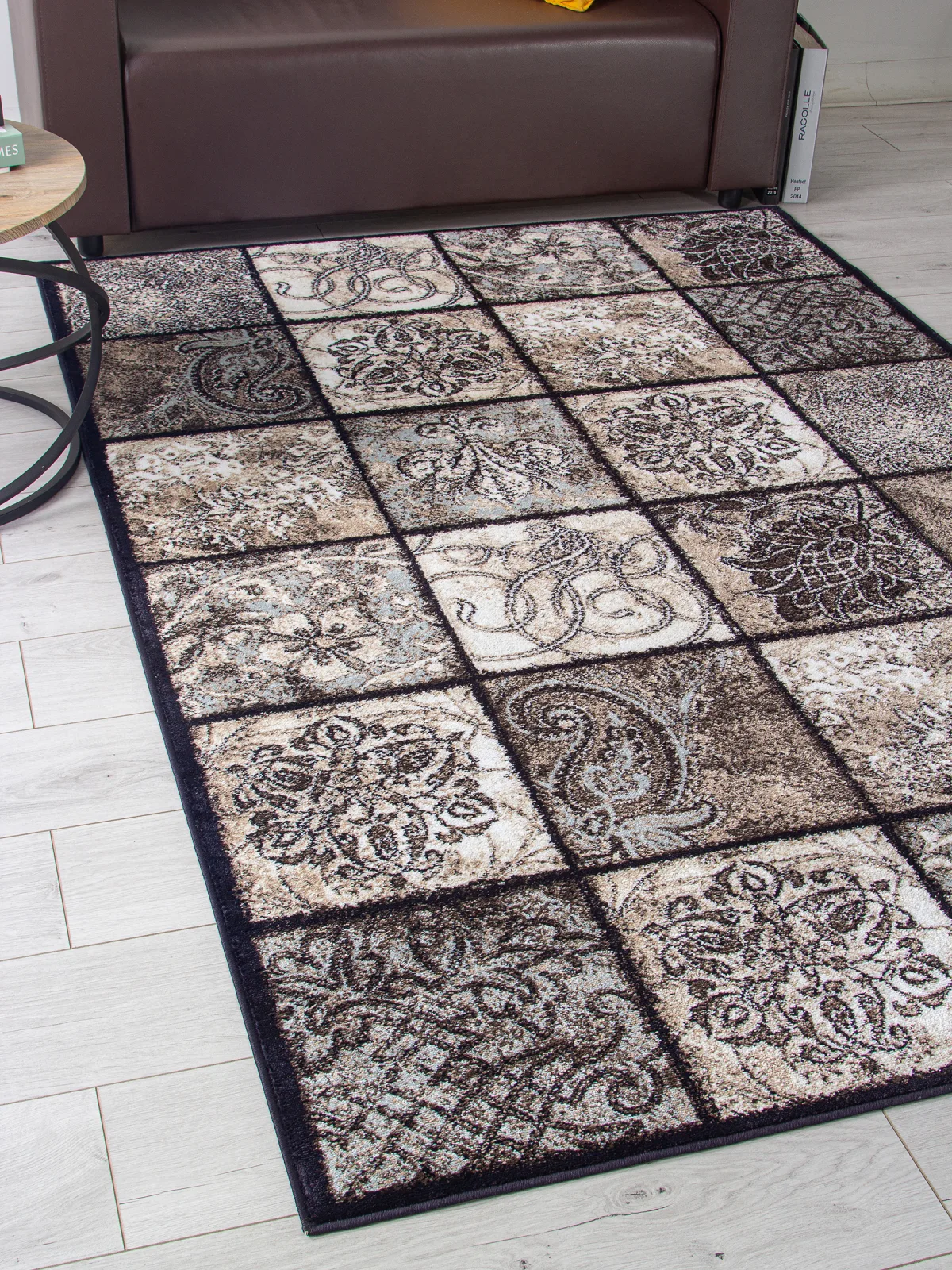 Классический ковер VALENCIA DELUXE d328 - BROWN Heat-set Россия