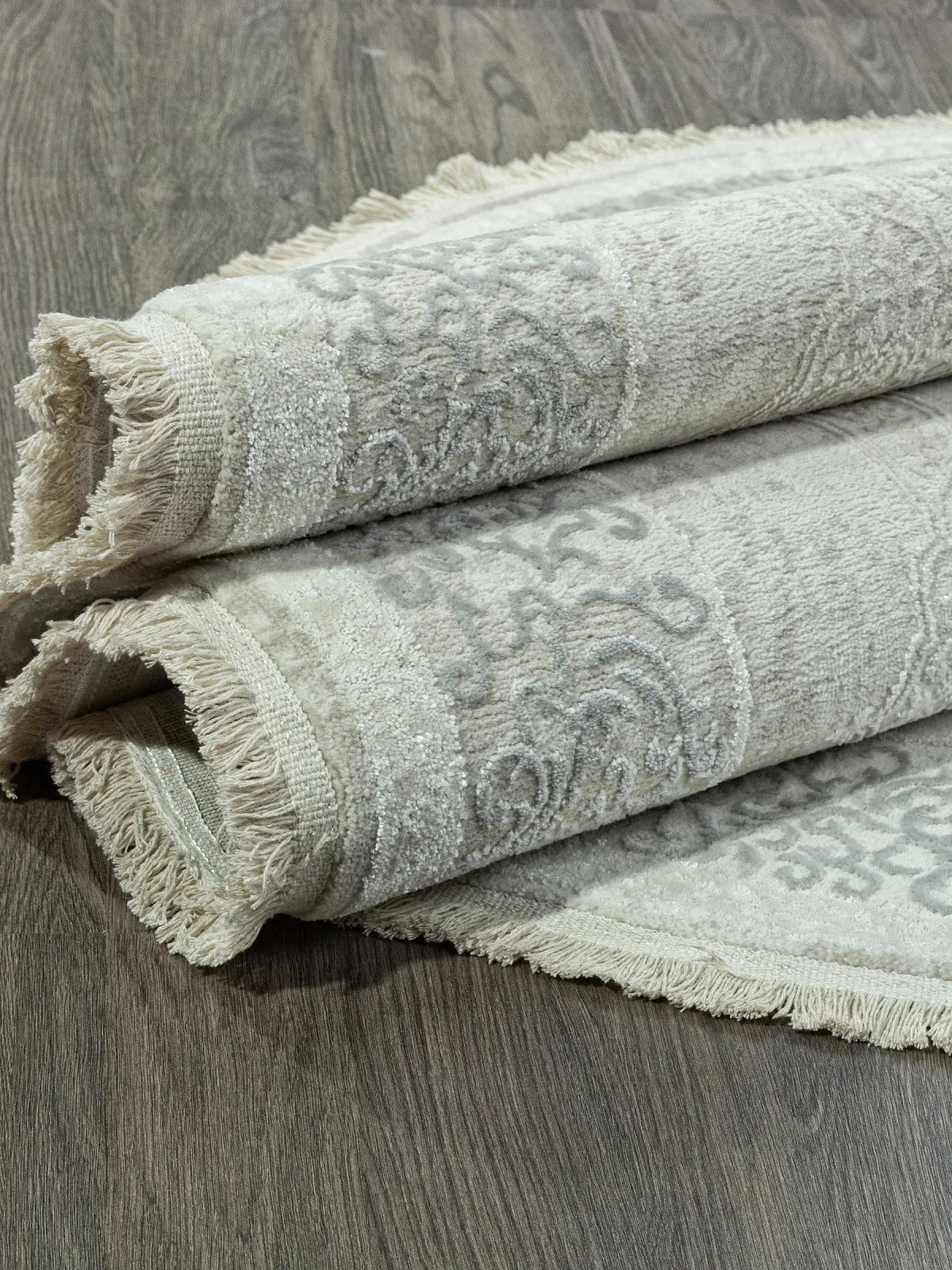 Классический ковер RUBI 26702Z - CREAM / BEIGE фризе, Heat-set Турция