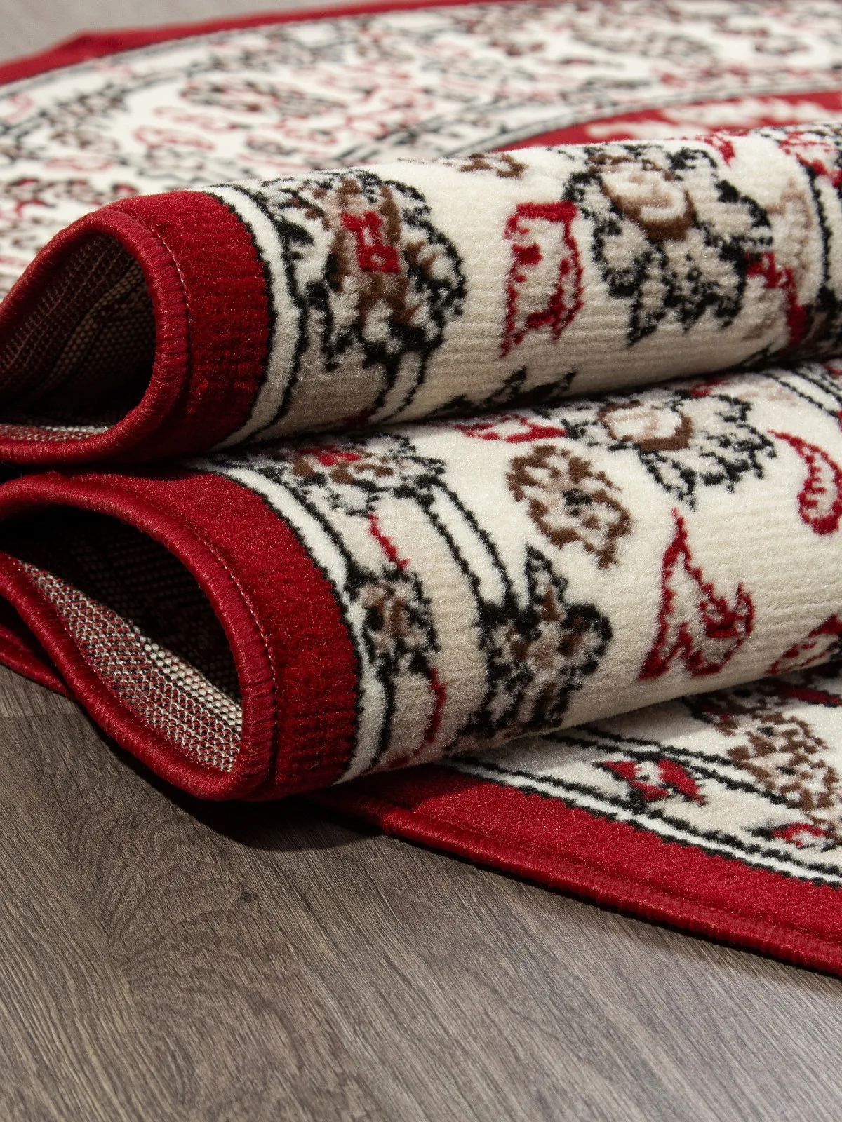 Классический ковер GAVANA D412 - RED BCF Россия