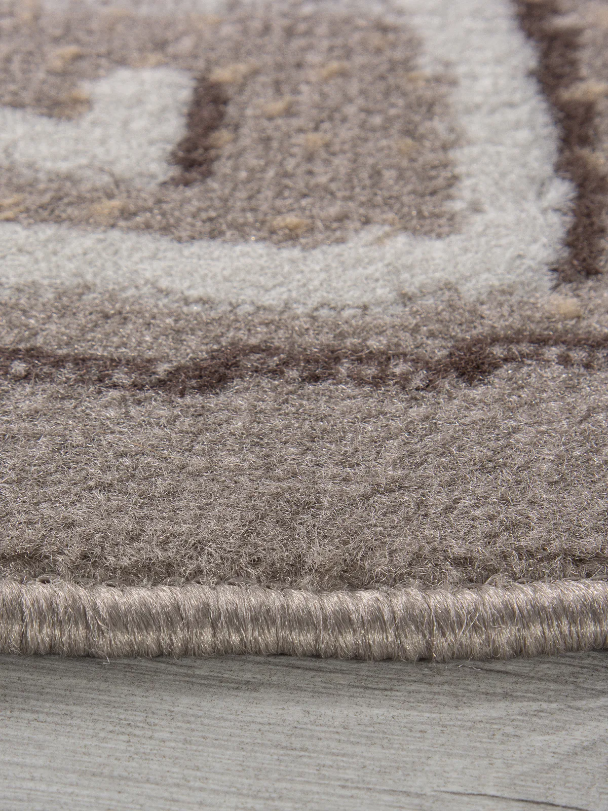 Классический ковер PRAGA 06027A - BEIGE / DARK VIZON BCF Грузия