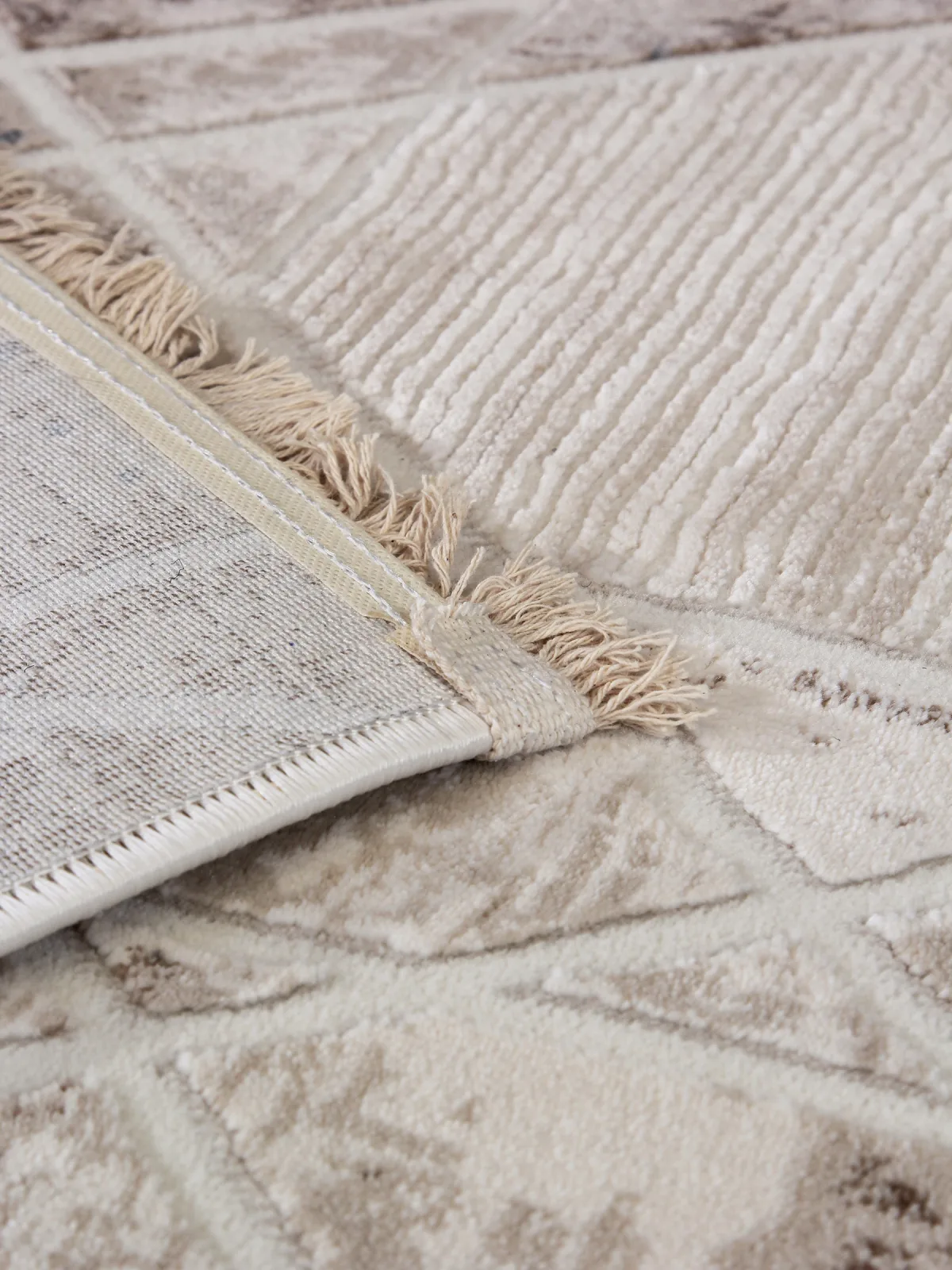 Современный ковер Jasmine 35991A - BEIGE / CREAM Heat-set Турция