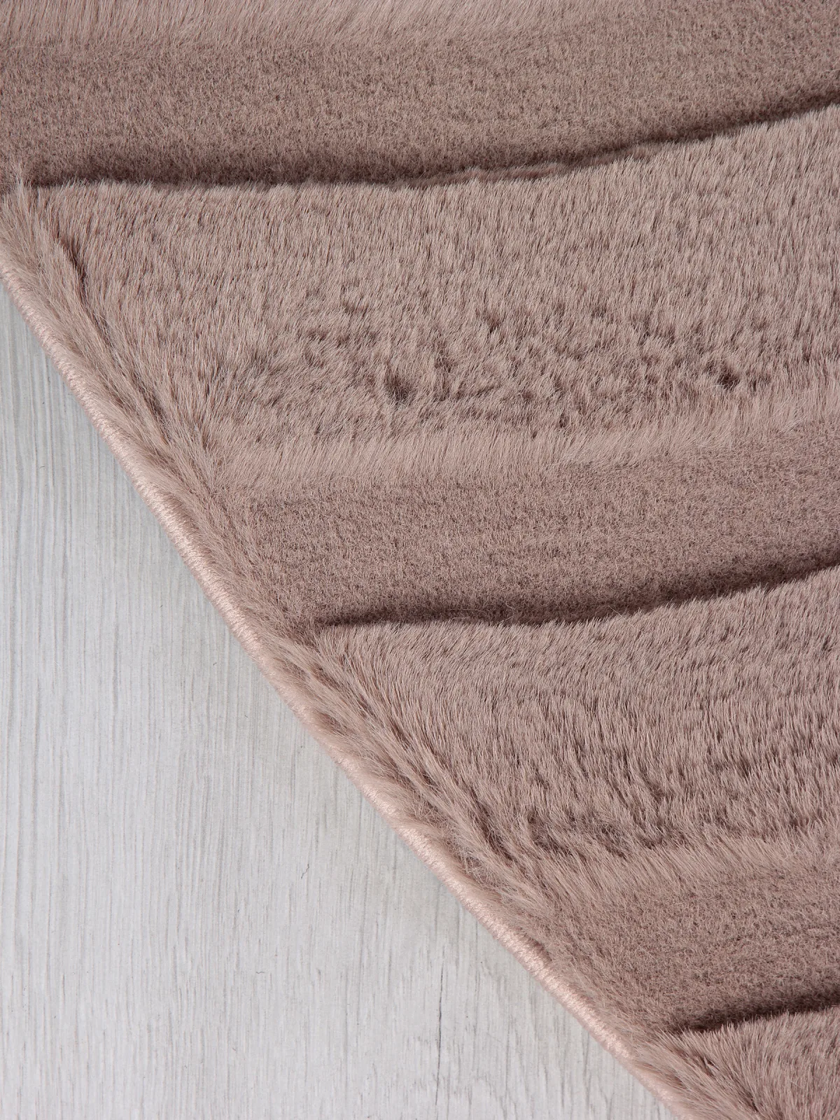 Однотонный ковер RABBIT CARVING PX4005 - BROWN / BROWN из полиэстера, Китай